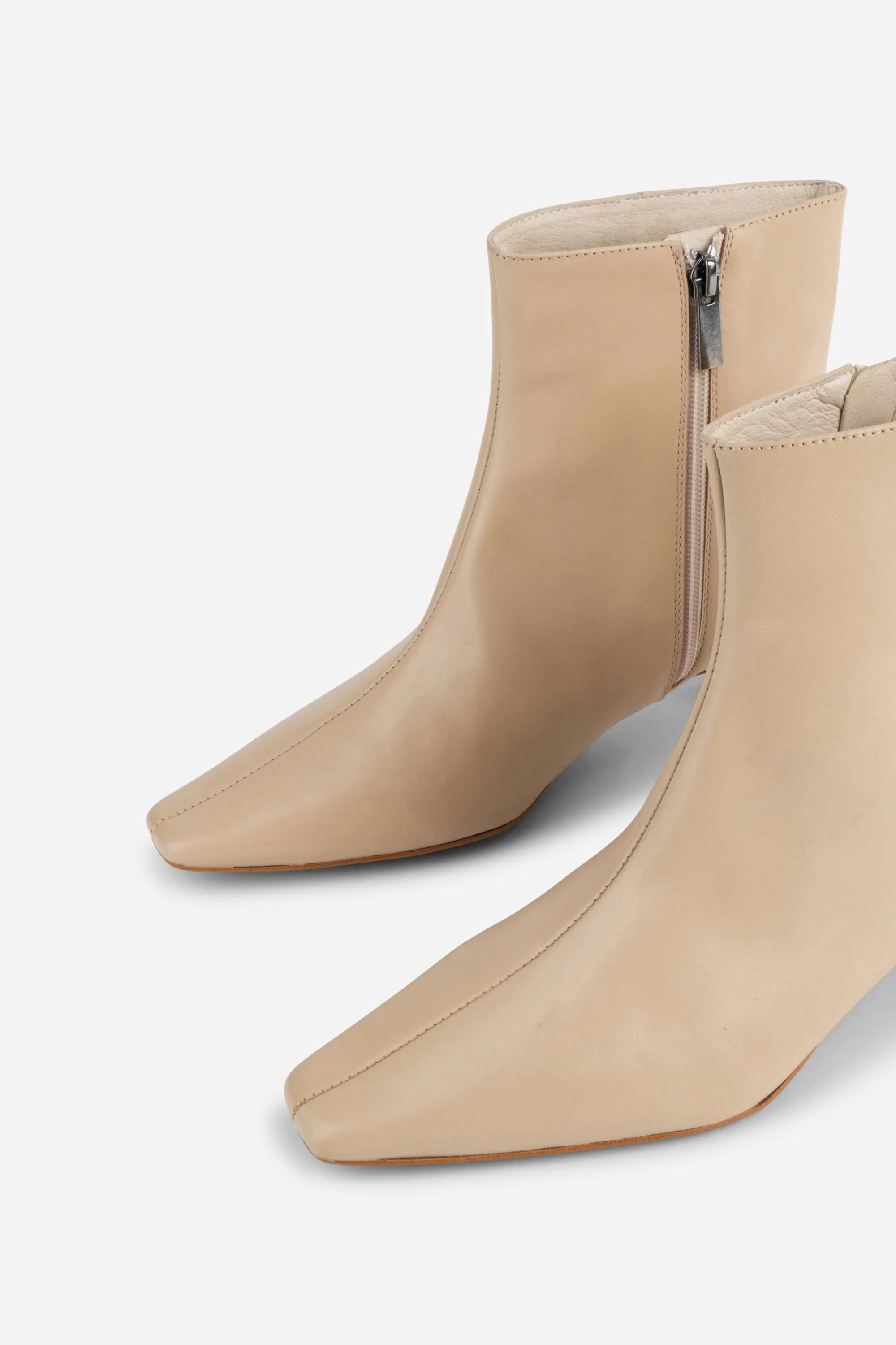 LEXI KITTEN HEEL ANKLE BOOT