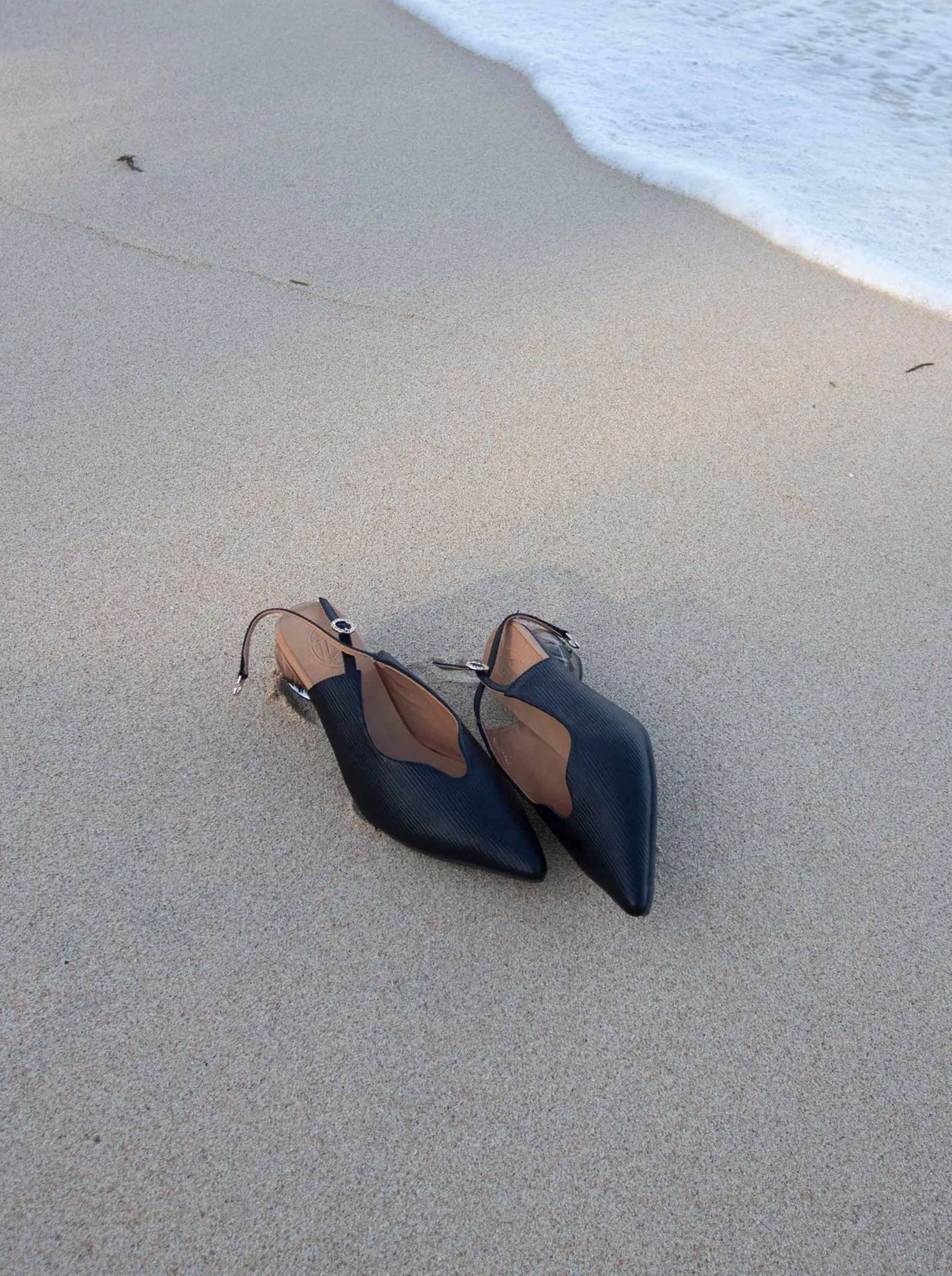 Wavy Fringe Ground Heels