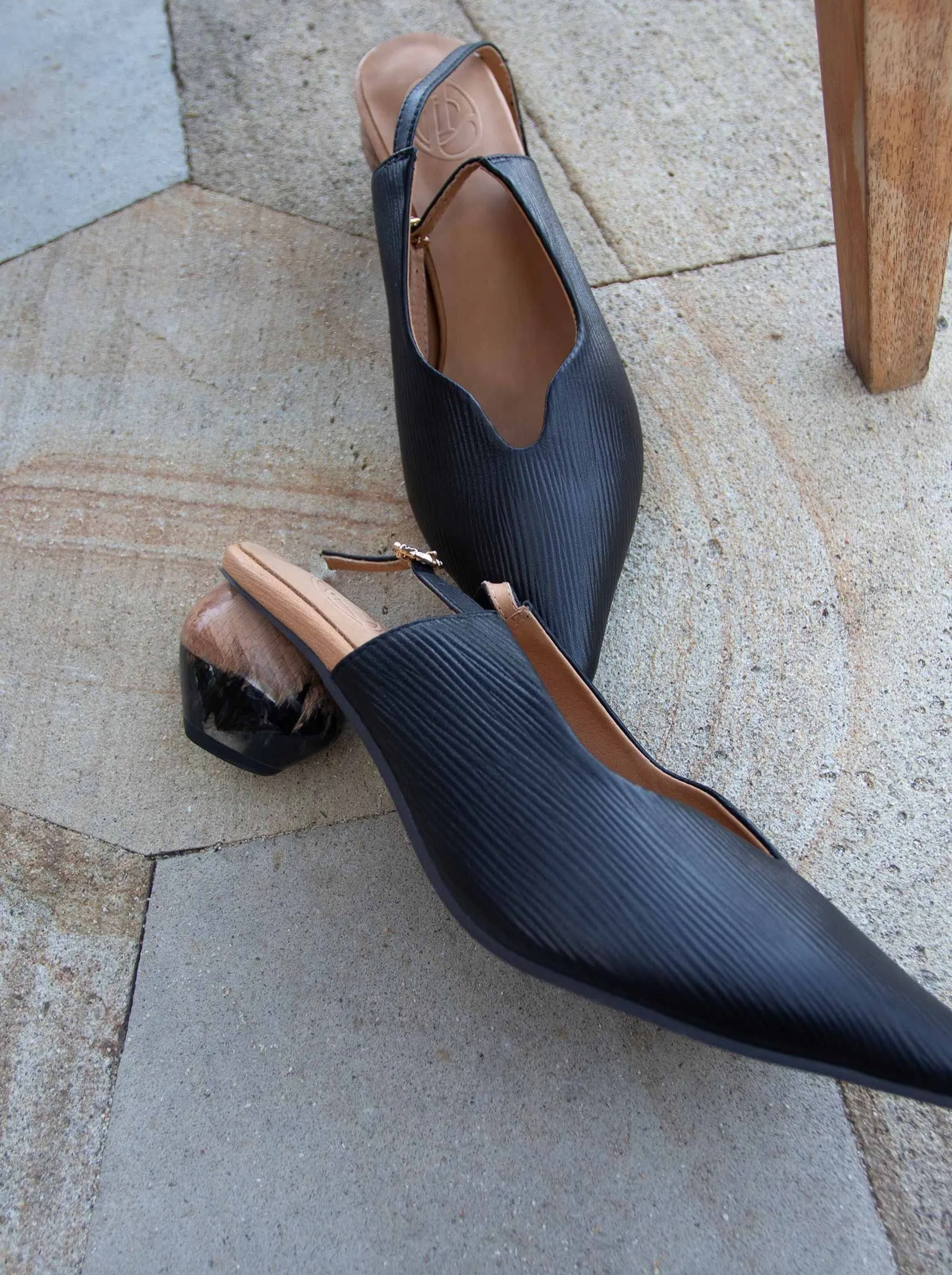 Wavy Fringe Ground Heels